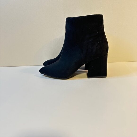 NEW Journee Collection Sorren Black Faux Suede Womens Booties, Sz 9.5 - Picture 1 of 13